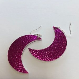 5/$25🦋 Bright pink faux leather earrings, pierced, NWOT
